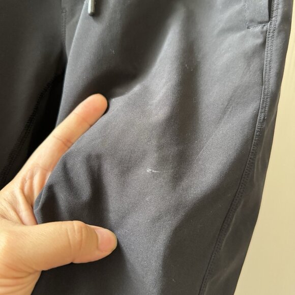 Lululemon T.H.E. Short Linerless 11” Mens Sz Small Black Flaws - Picture 5 of 16